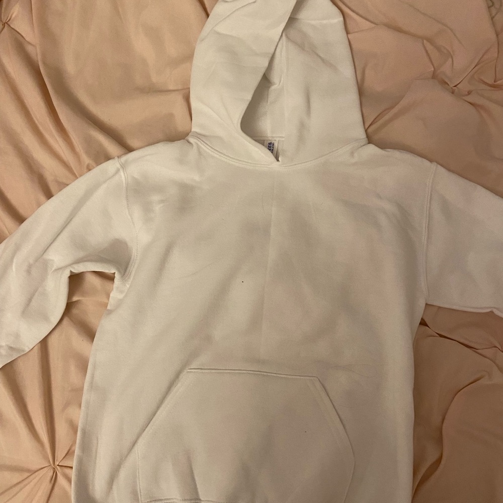 White sweatshirt size M